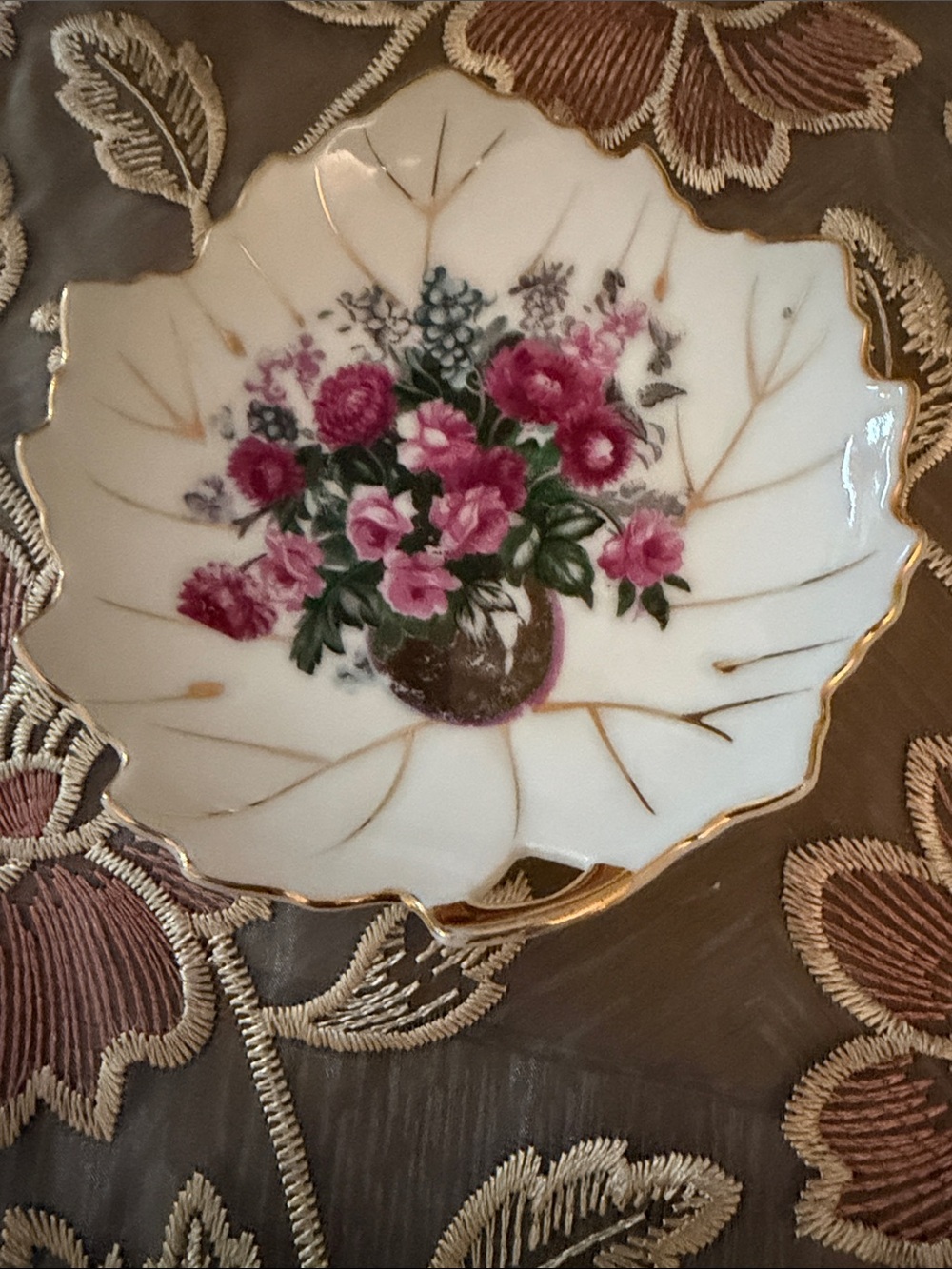 Vintage Floral Gold-Trim Scalloped Porcelain Dish made in Japan - Picture 3 of 3